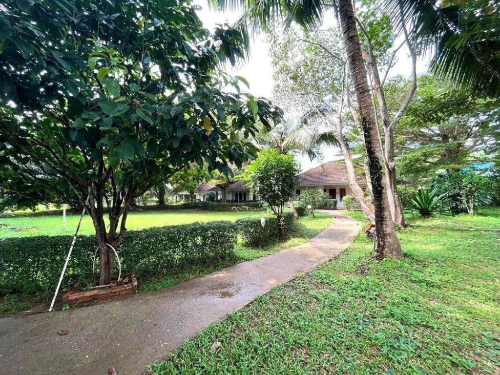 Baan Chuengkao Resort Ранонг Екстериор снимка