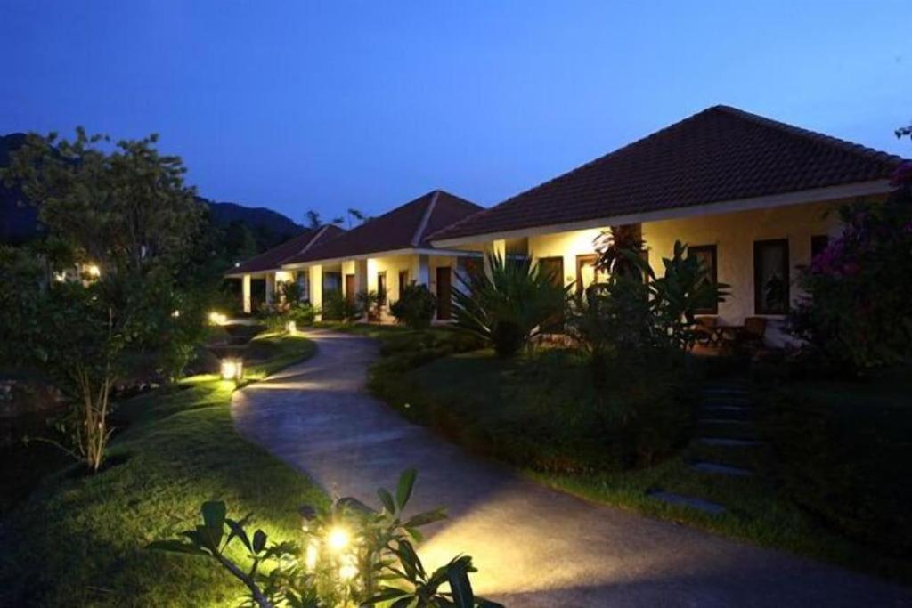 Baan Chuengkao Resort Ранонг Екстериор снимка